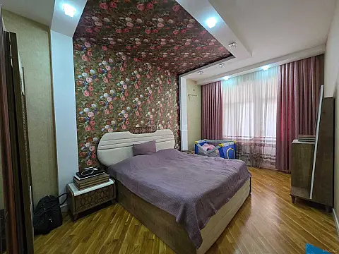 Satılır 3 otaqlı mənzil 127 m²