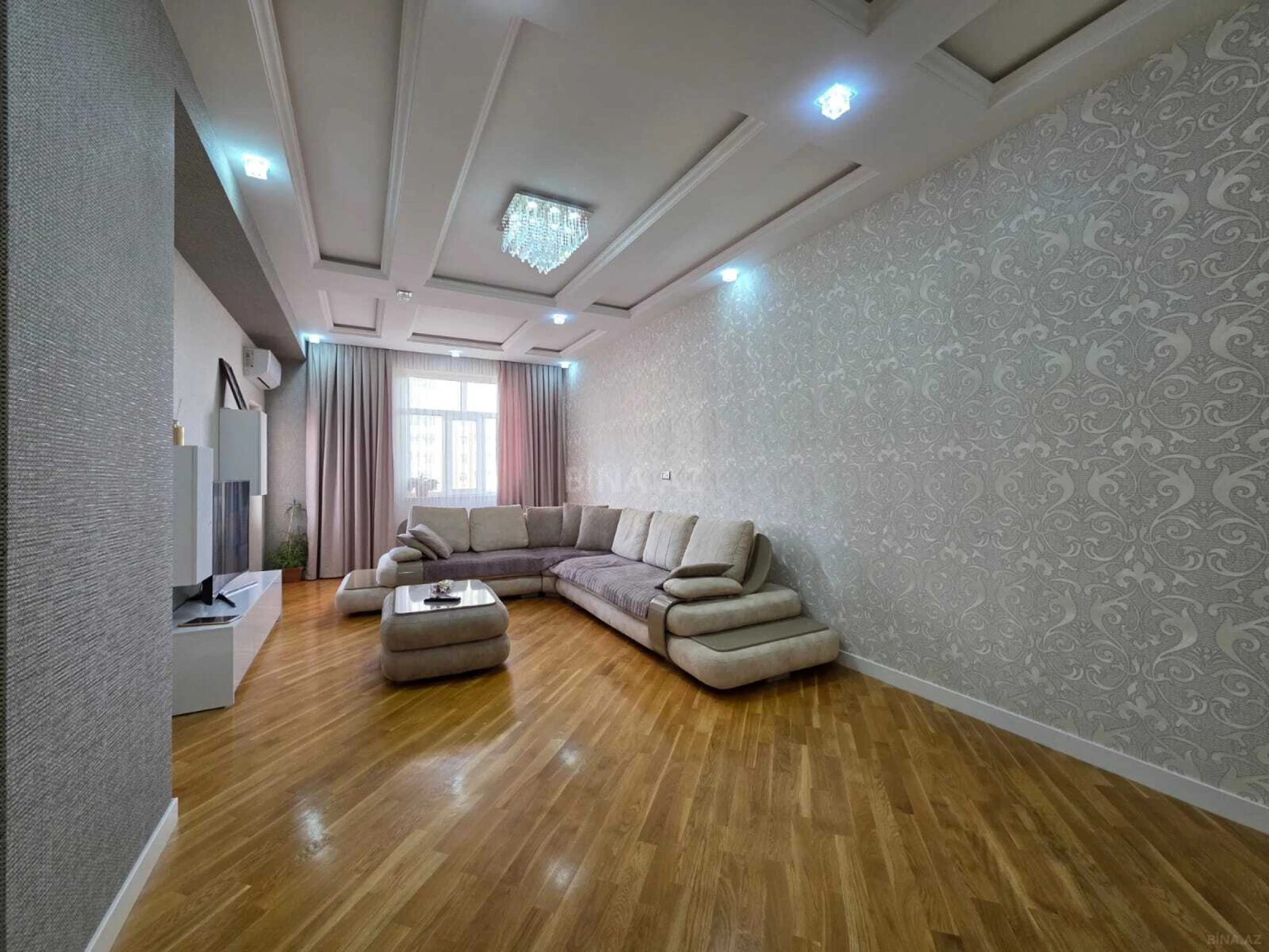 Satılır 3 otaqlı mənzil 127 m²