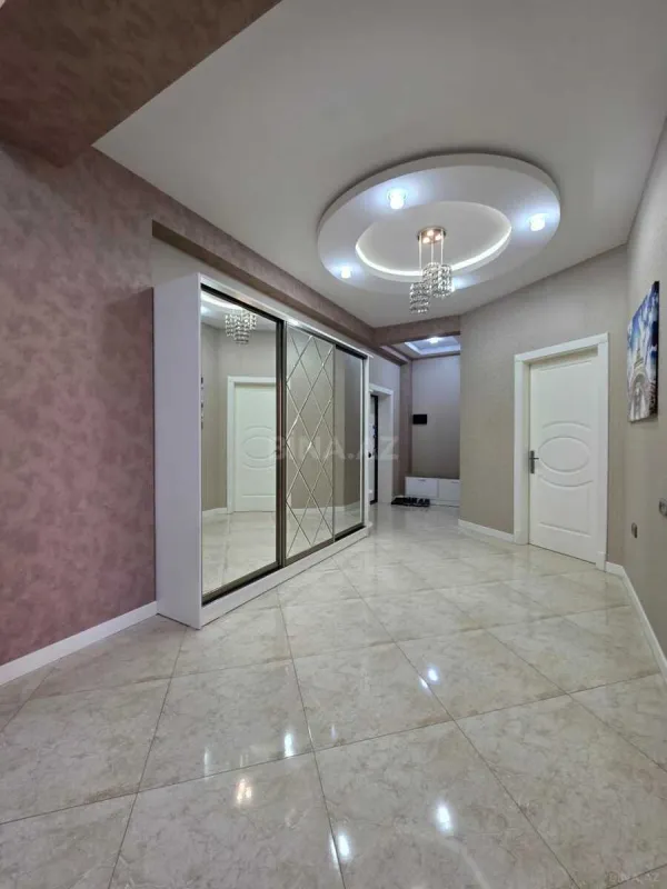Satılır 3 otaqlı mənzil 127 m²