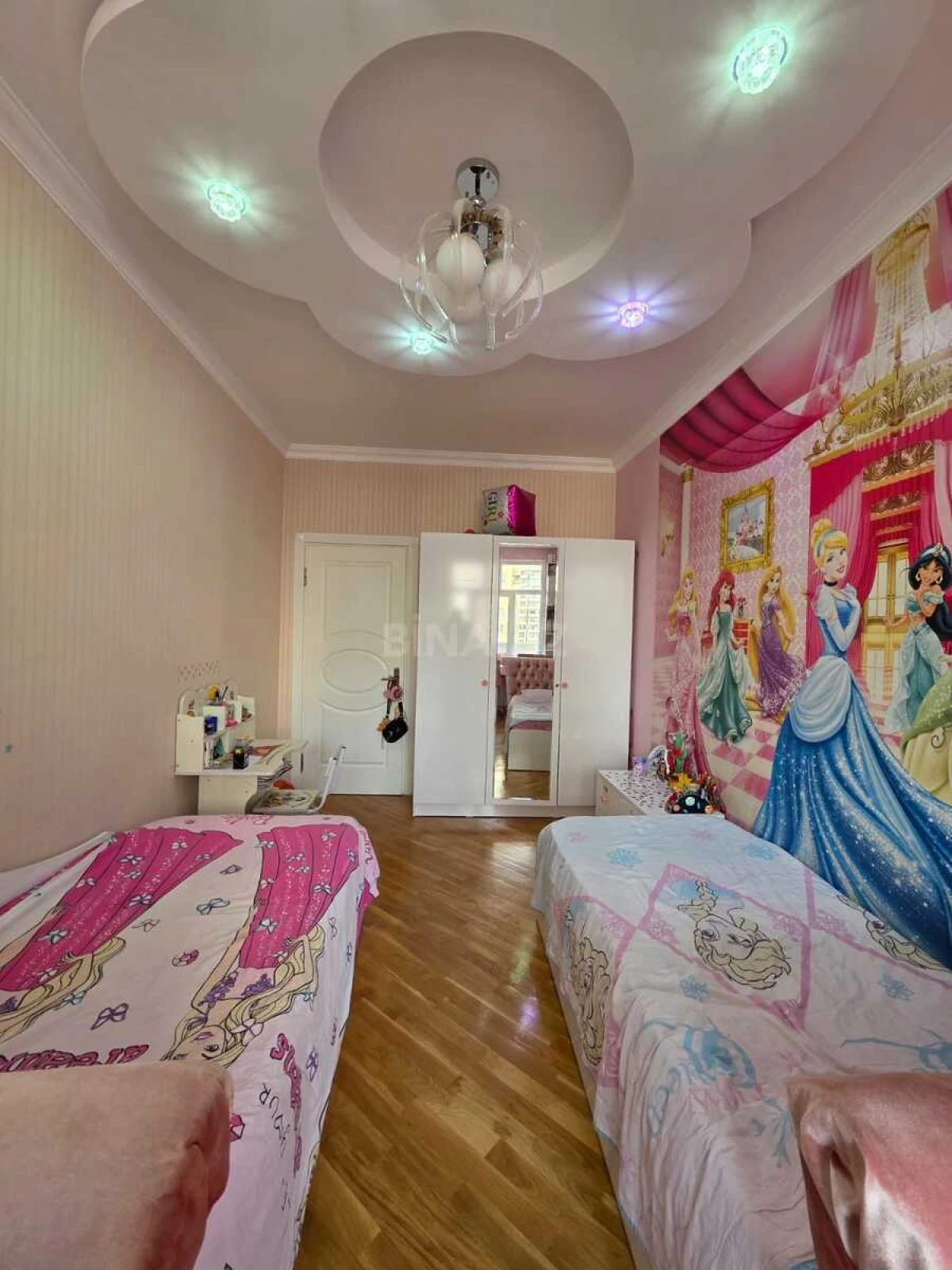 Satılır 3 otaqlı mənzil 127 m²