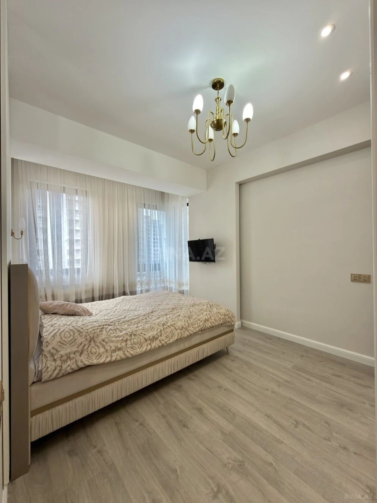 Satılır 3 otaqlı mənzil 113 m²