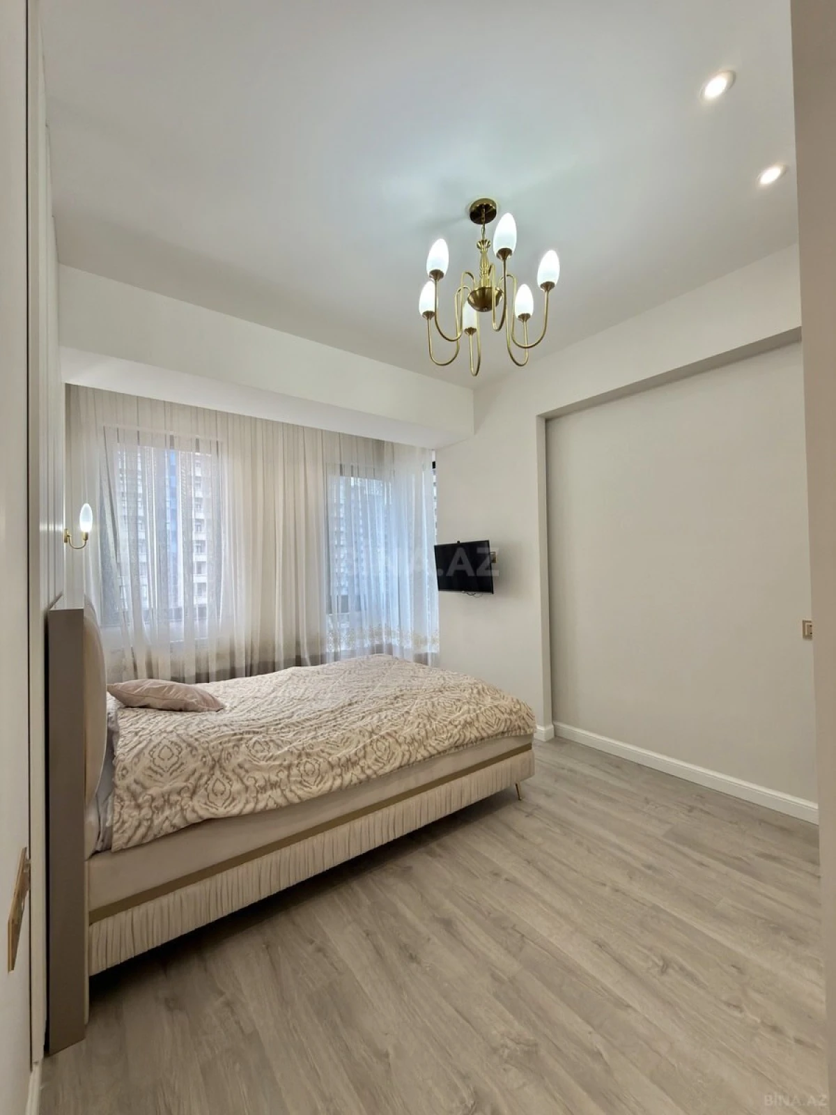 Satılır 3 otaqlı mənzil 113 m²