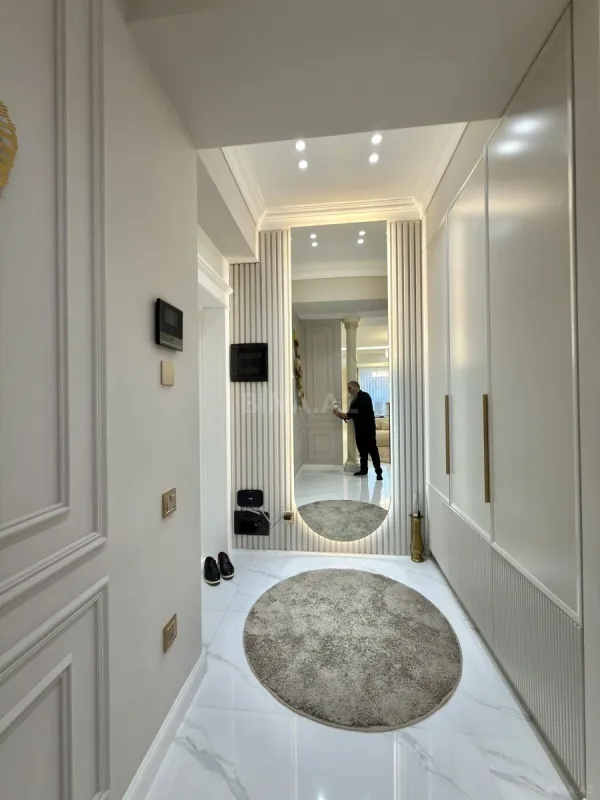 Satılır 3 otaqlı mənzil 113 m²