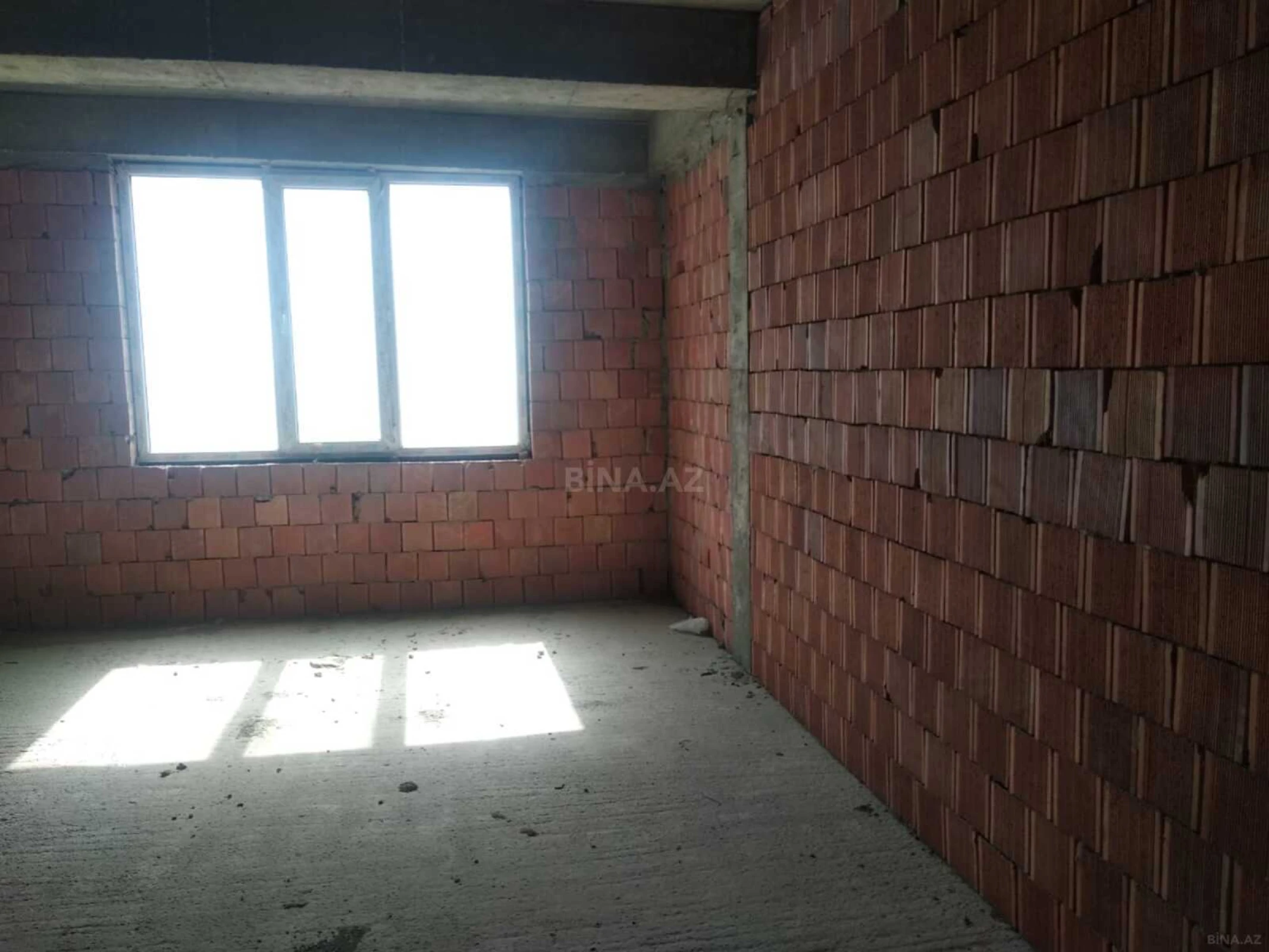Satılır 4 otaqlı mənzil 186 m²