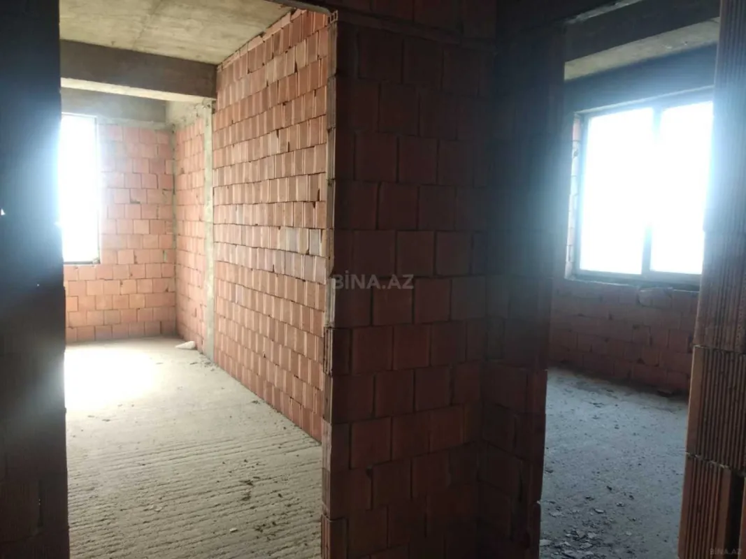 Satılır 4 otaqlı mənzil 186 m²