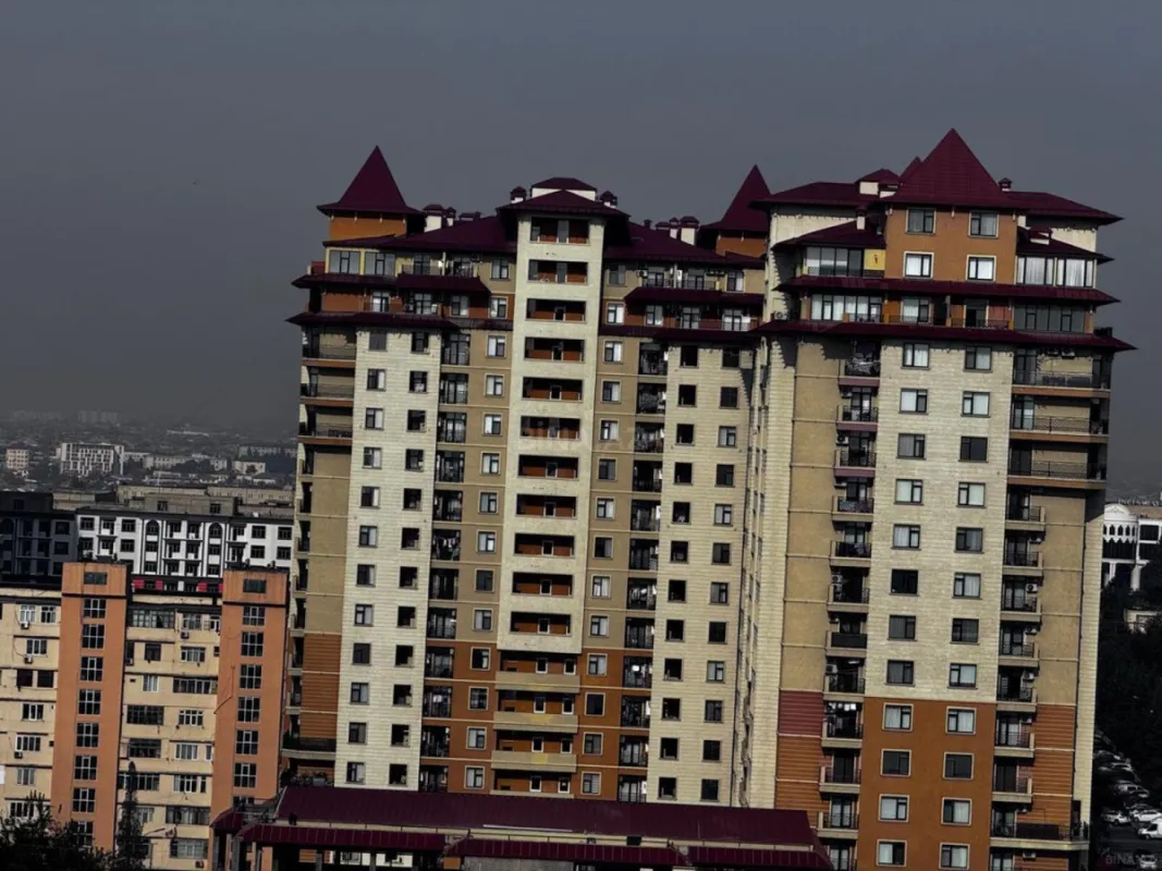 Satılır 4 otaqlı mənzil 186 m²