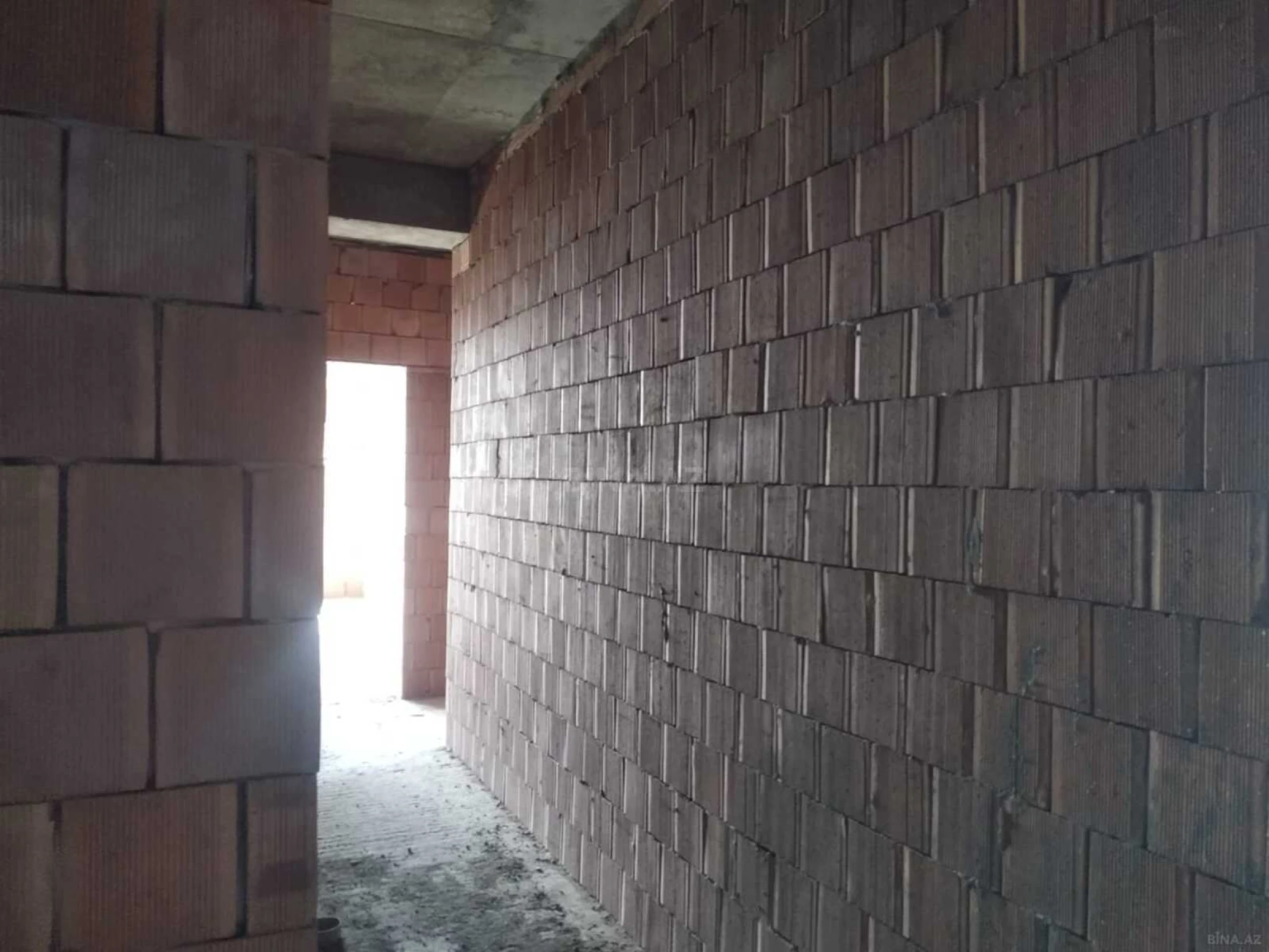 Satılır 4 otaqlı mənzil 186 m²