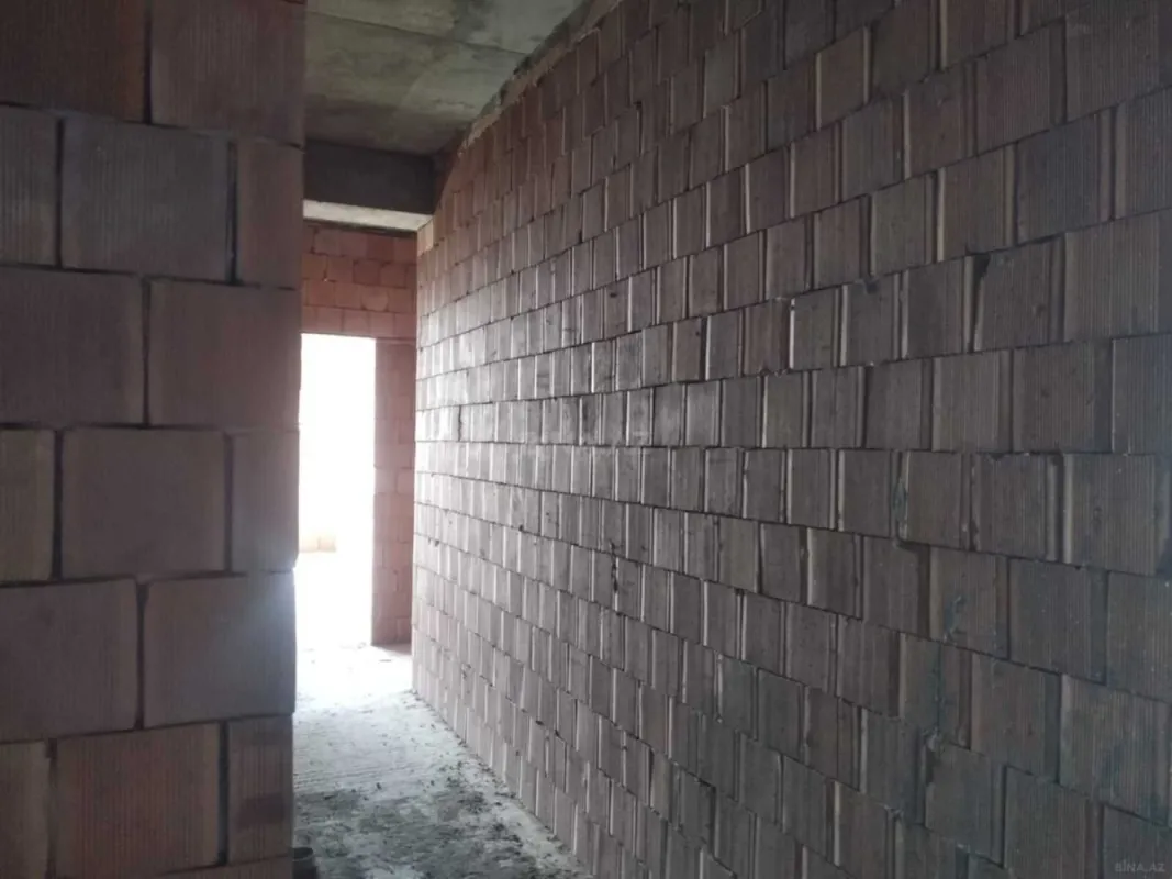 Satılır 4 otaqlı mənzil 186 m²