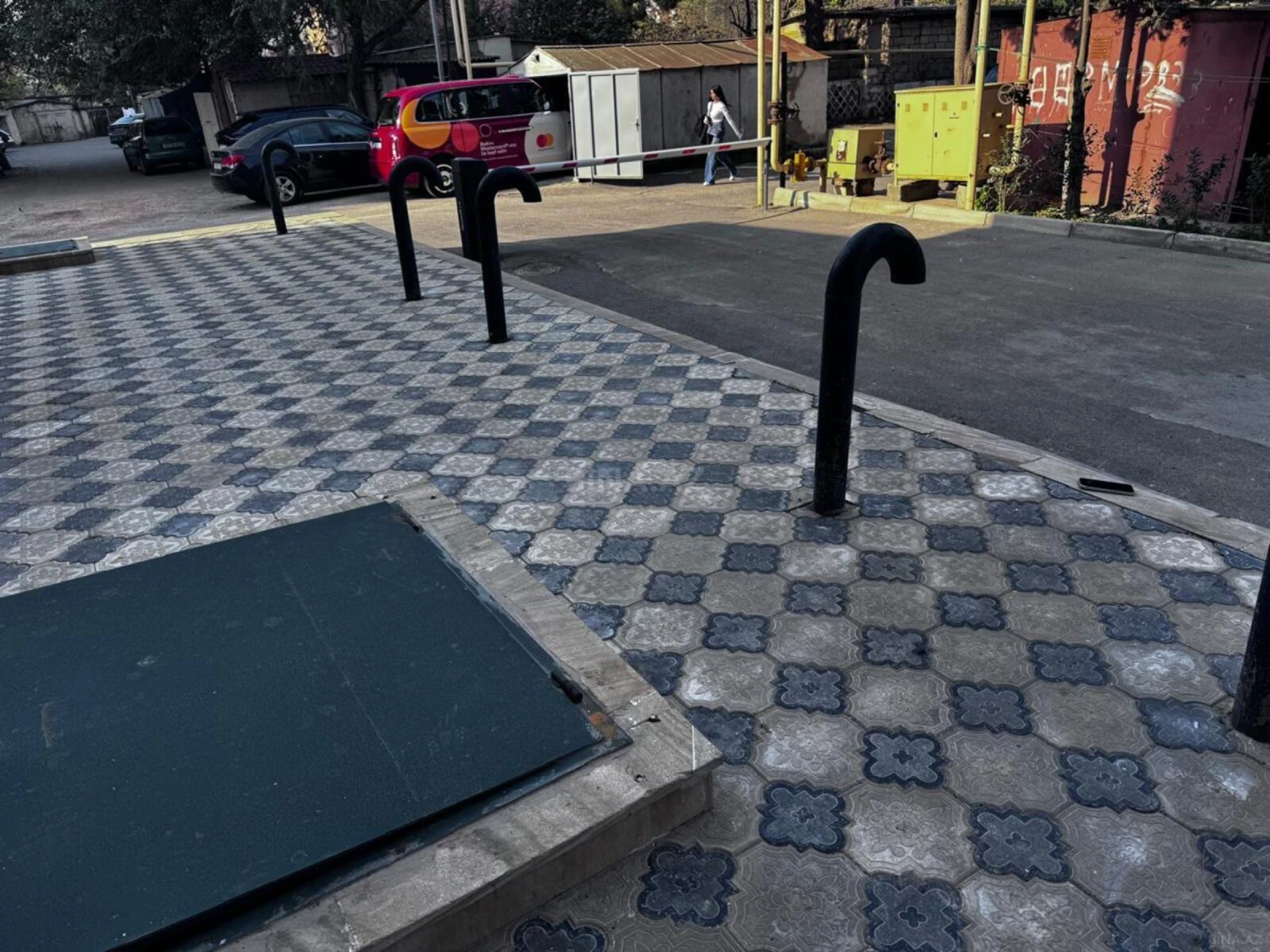 Satılır 4 otaqlı mənzil 186 m²