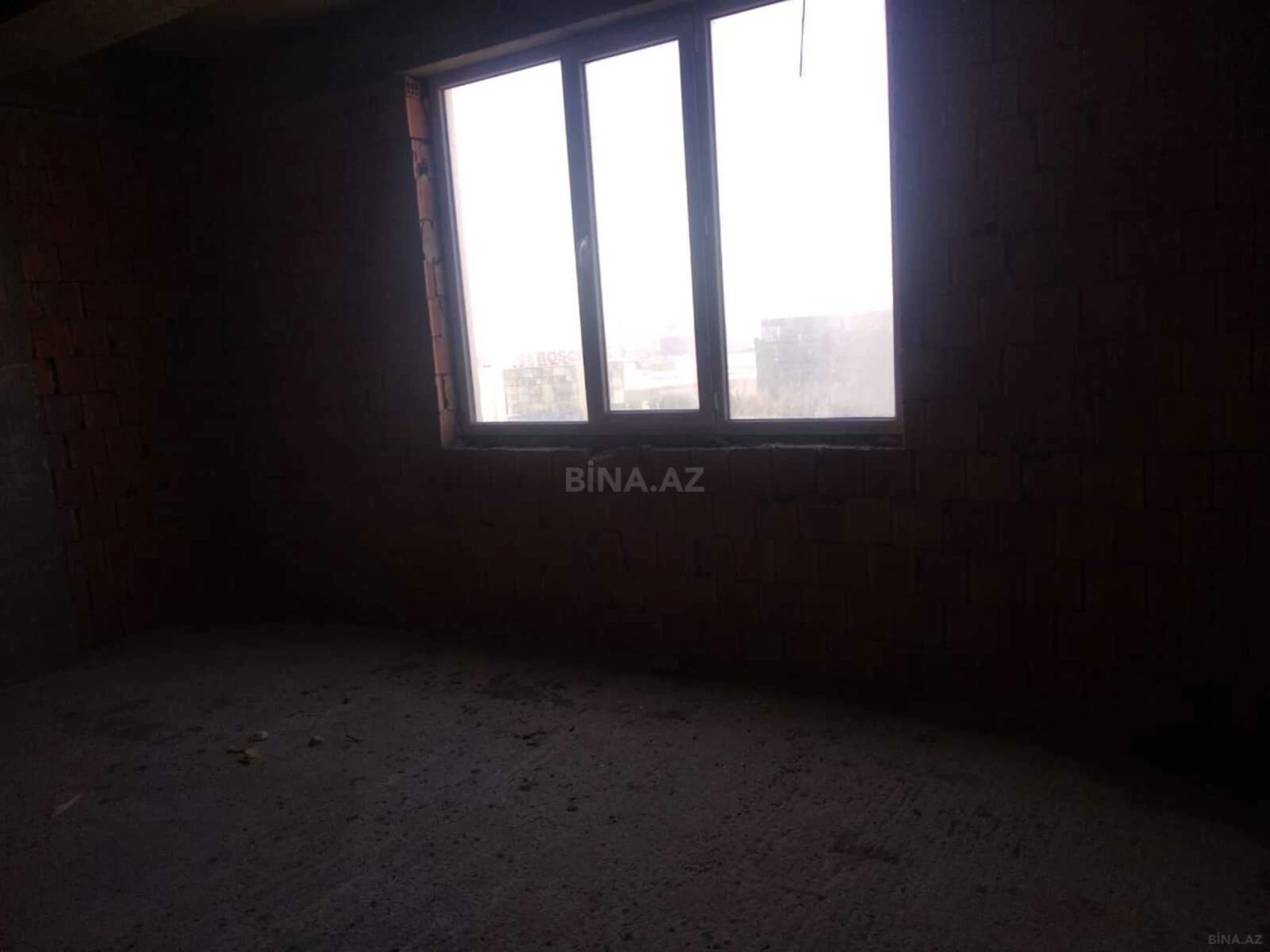 Satılır 4 otaqlı mənzil 186 m²