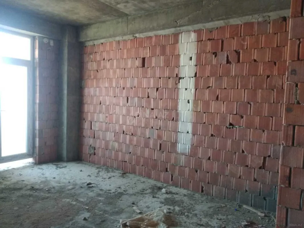 Satılır 4 otaqlı mənzil 186 m²