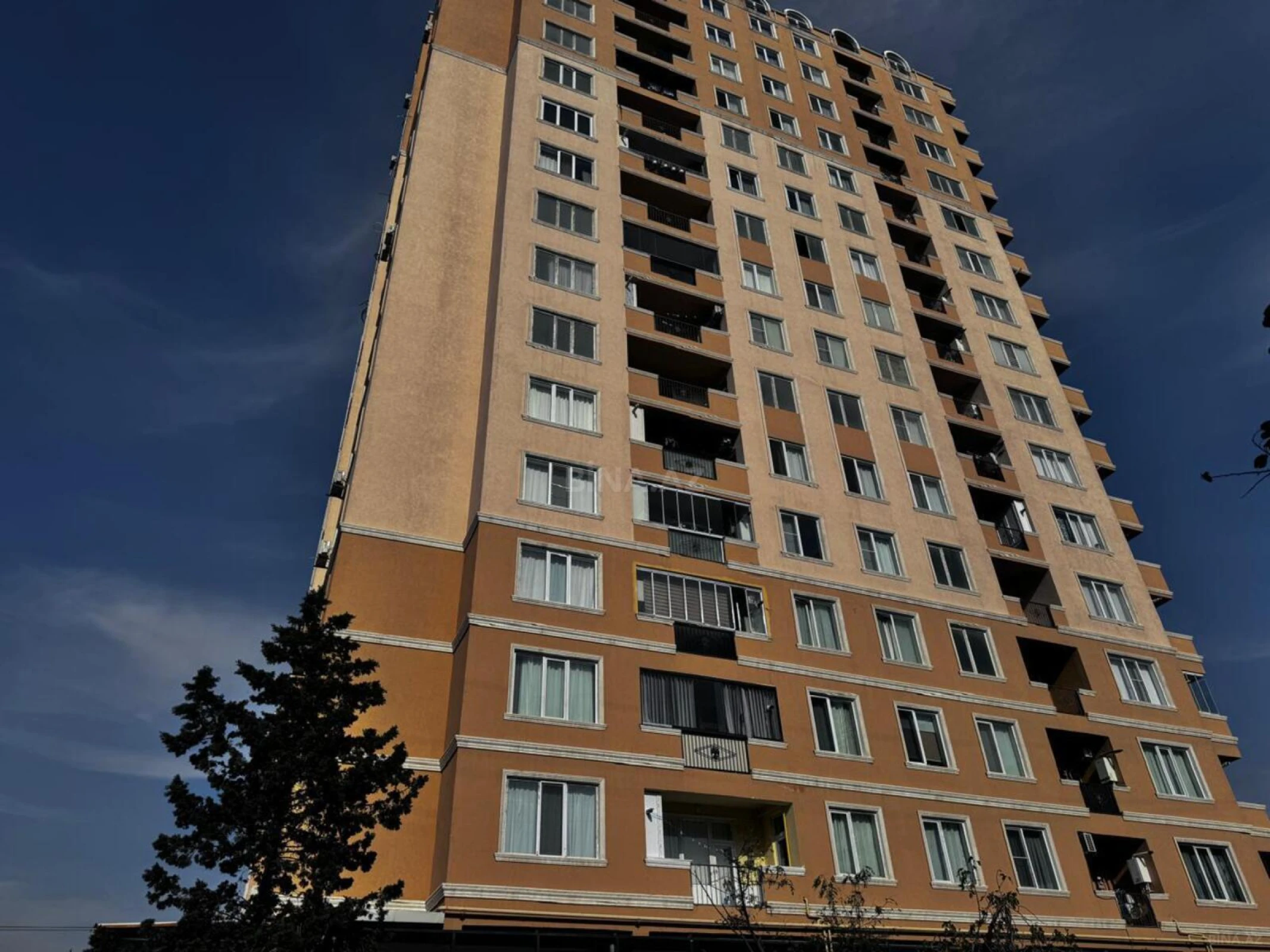 Satılır 4 otaqlı mənzil 186 m²