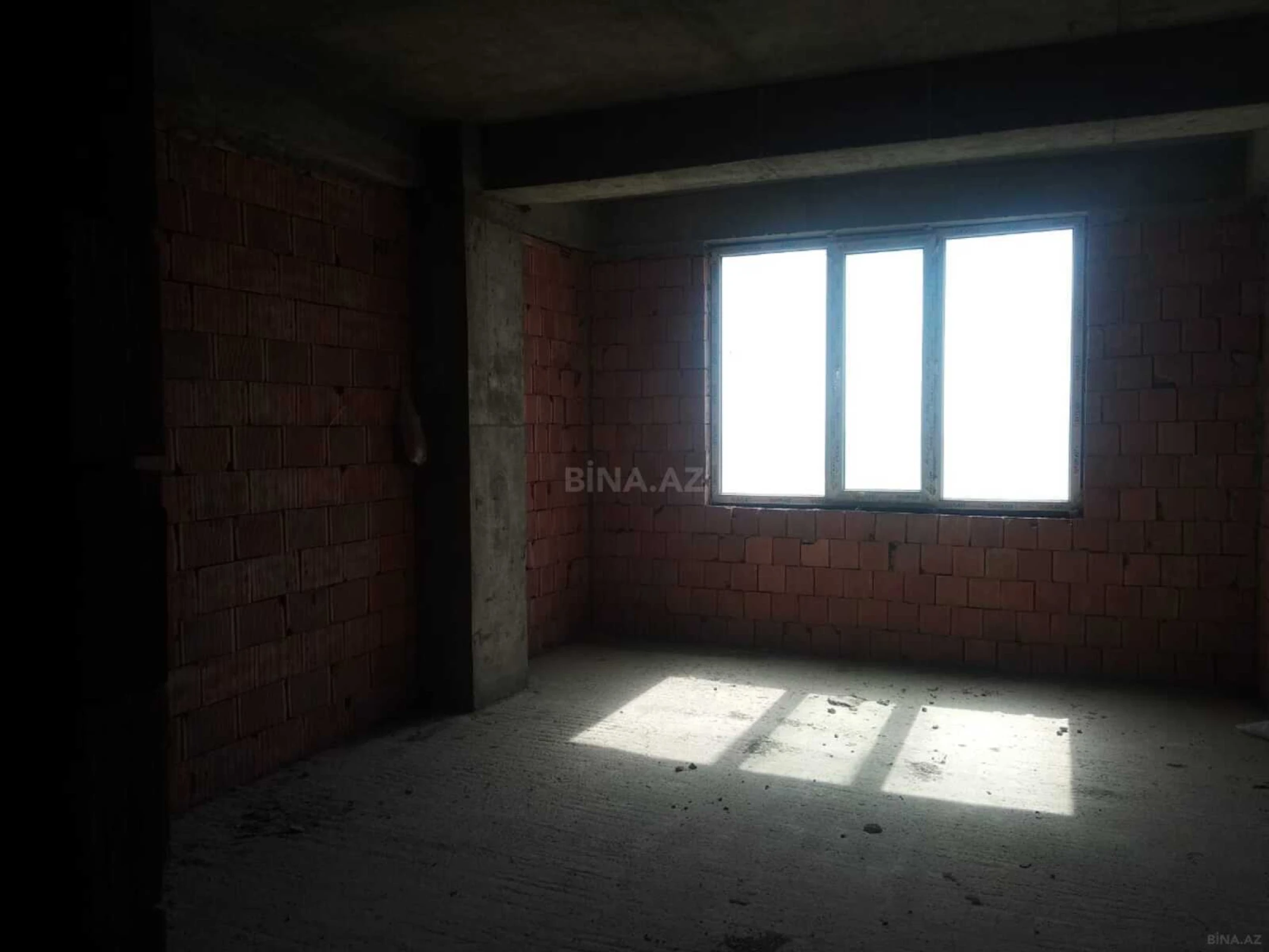 Satılır 4 otaqlı mənzil 186 m²