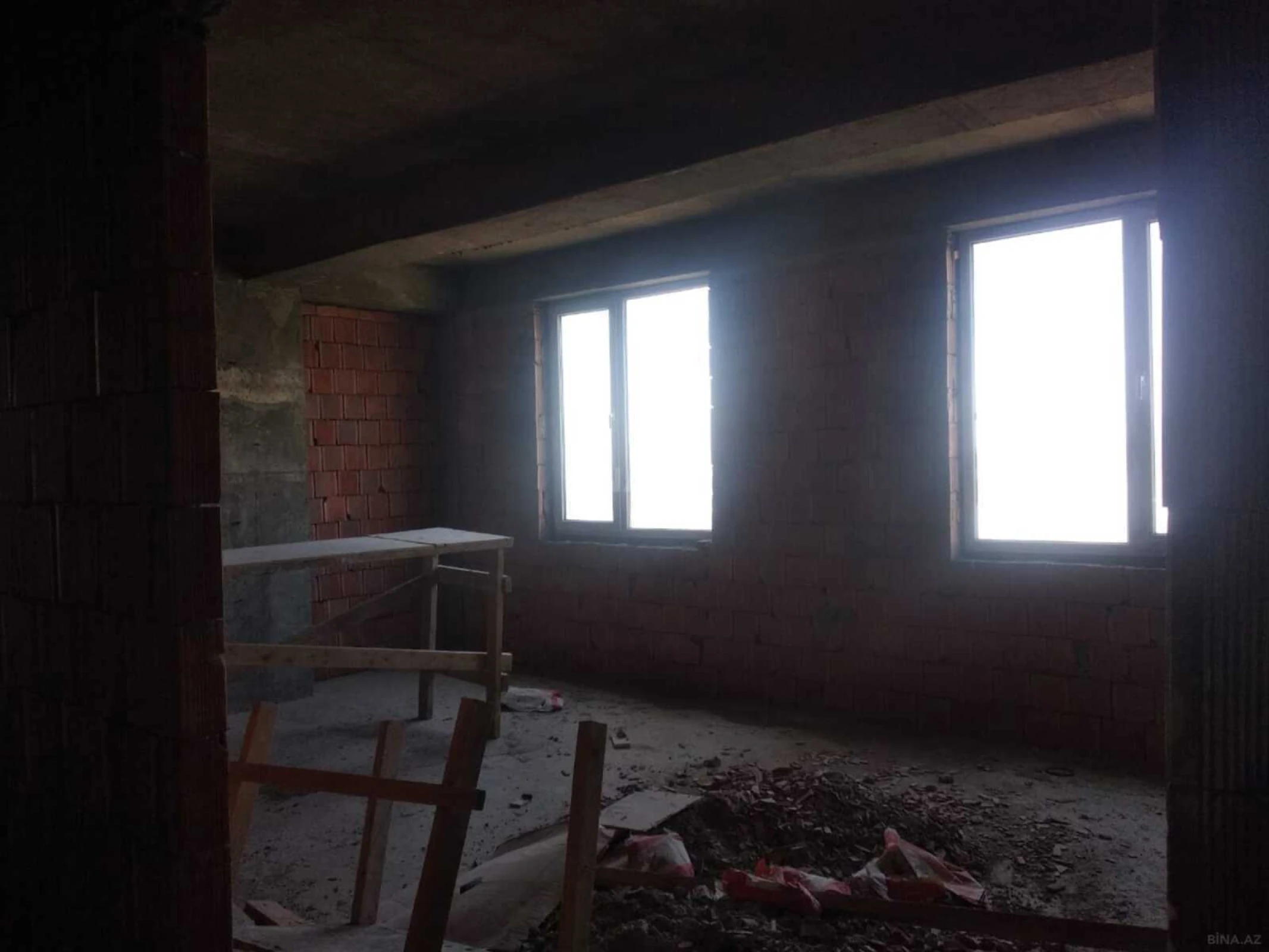 Satılır 4 otaqlı mənzil 186 m²