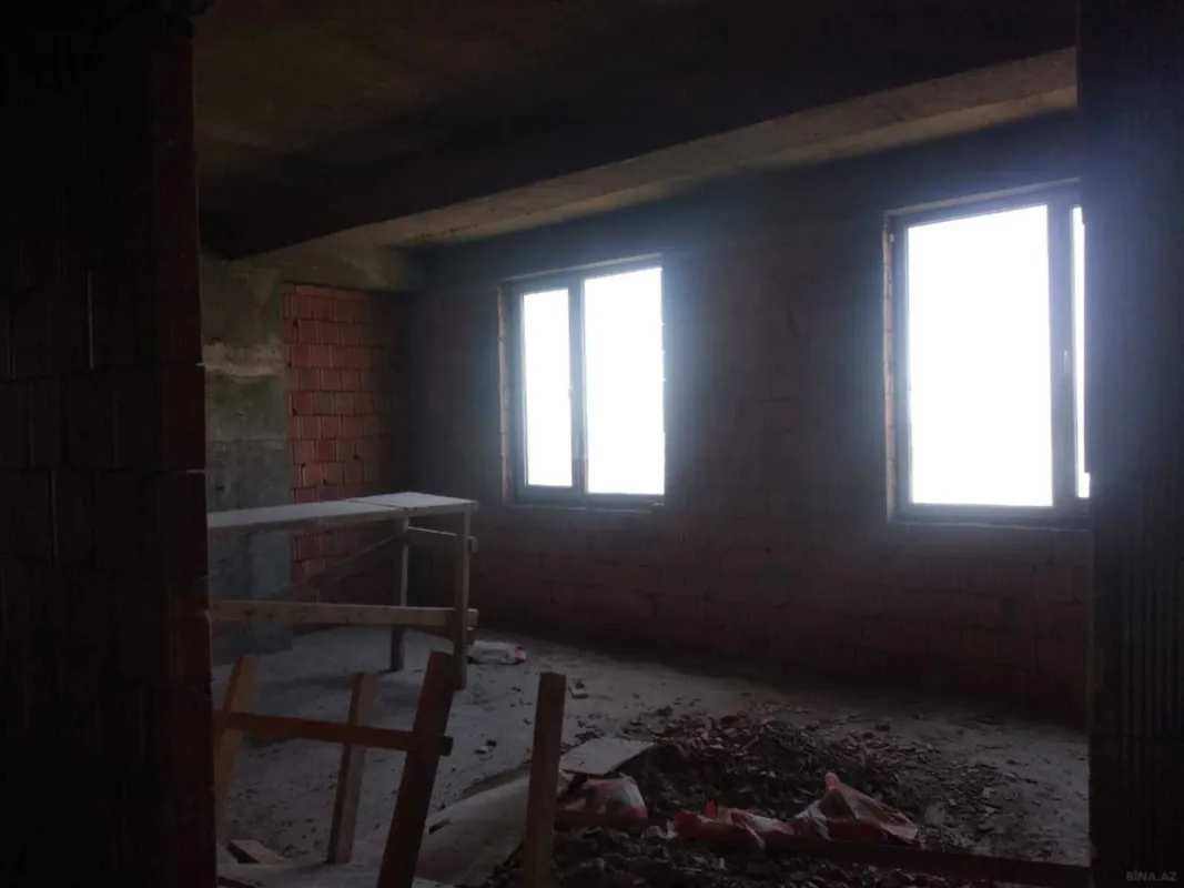 Satılır 4 otaqlı mənzil 186 m²