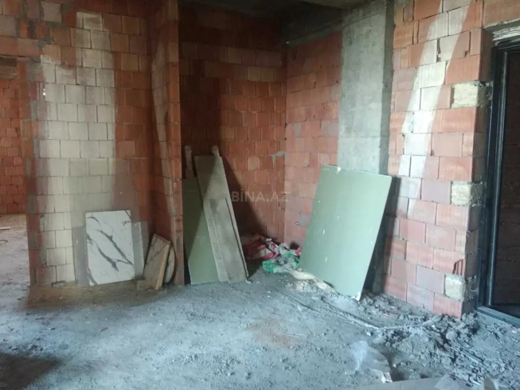 Satılır 4 otaqlı mənzil 186 m²