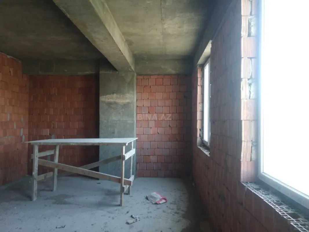 Satılır 4 otaqlı mənzil 186 m²