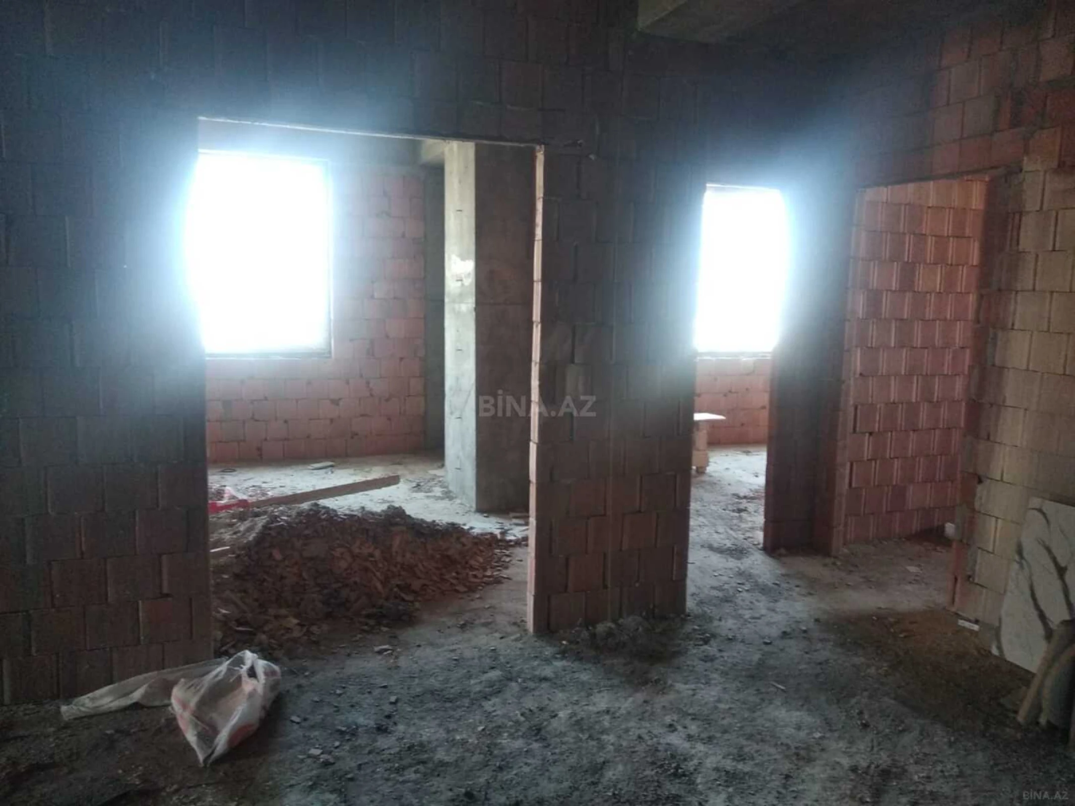 Satılır 4 otaqlı mənzil 186 m²