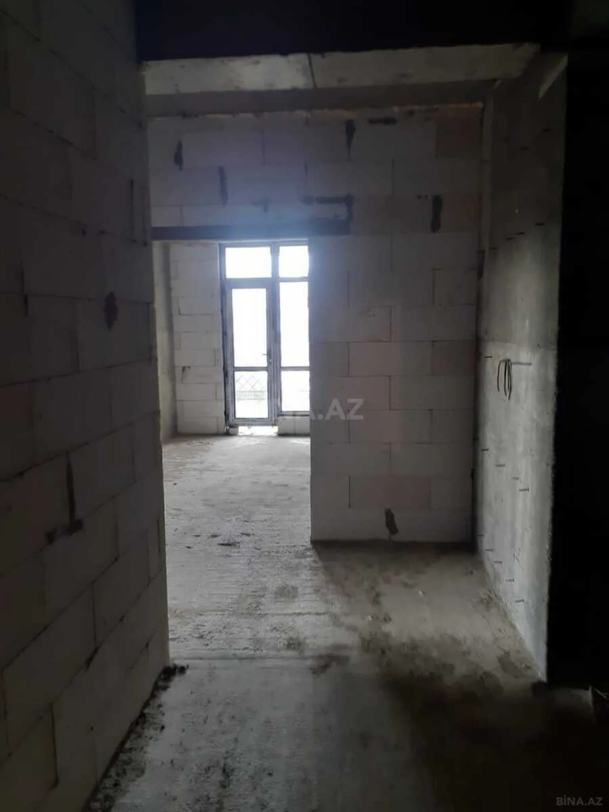 Satılır 4 otaqlı mənzil 186 m²