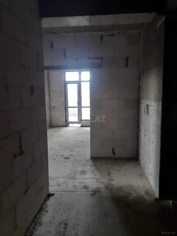 Satılır 4 otaqlı mənzil 186 m²