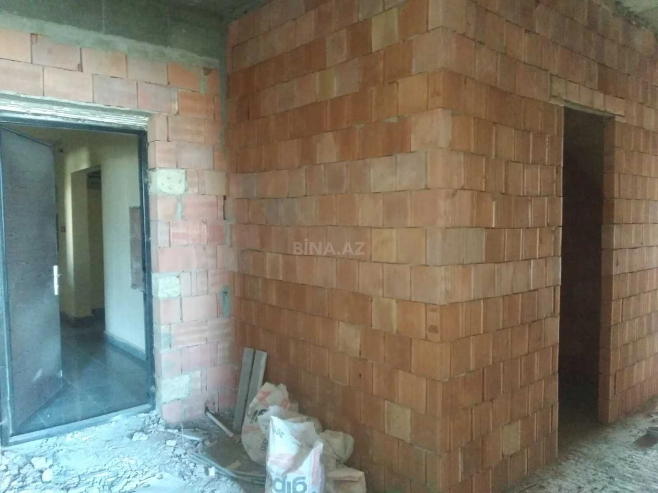 Satılır 4 otaqlı mənzil 186 m²