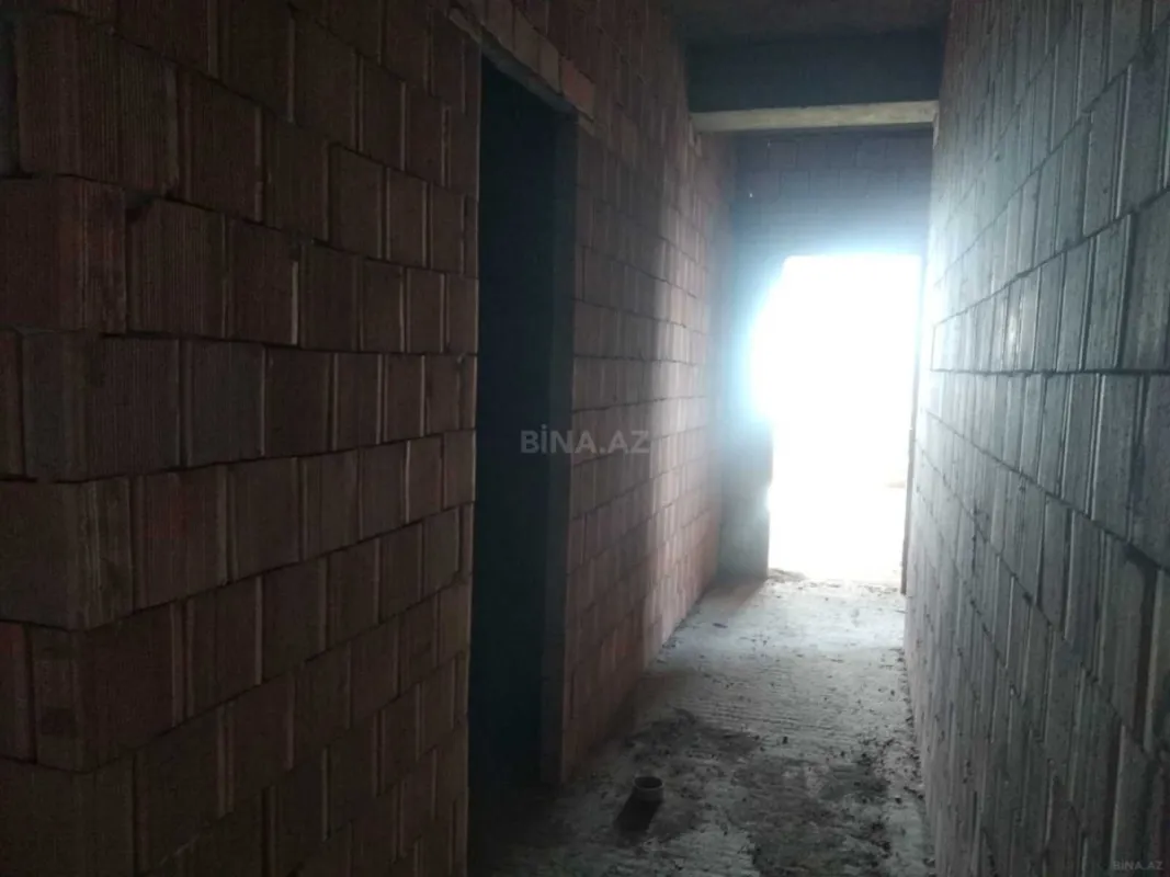 Satılır 4 otaqlı mənzil 186 m²