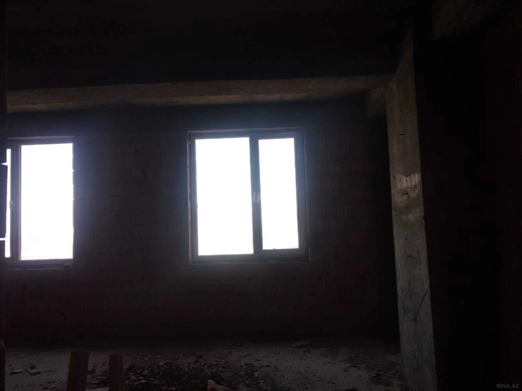 Satılır 4 otaqlı mənzil 186 m²