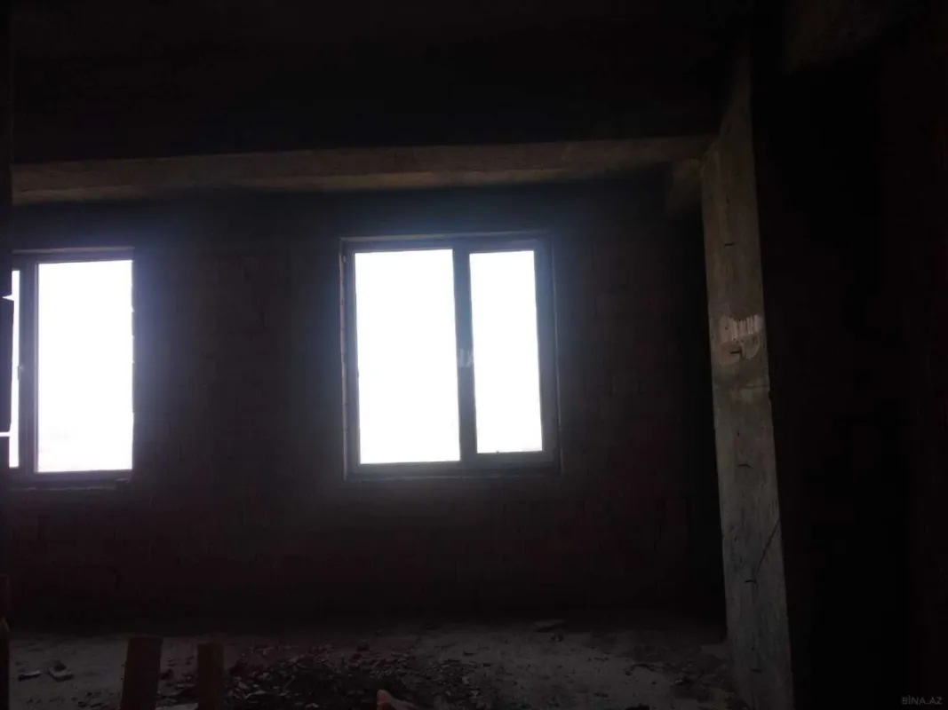 Satılır 4 otaqlı mənzil 186 m²