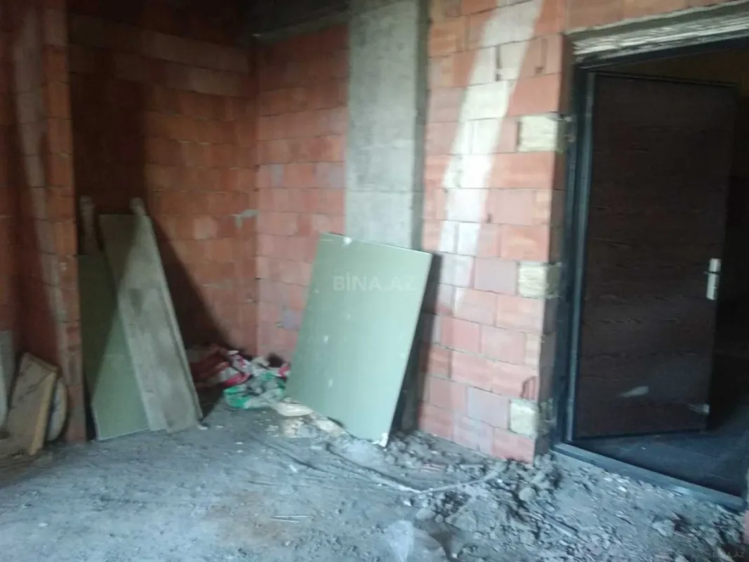 Satılır 4 otaqlı mənzil 186 m²