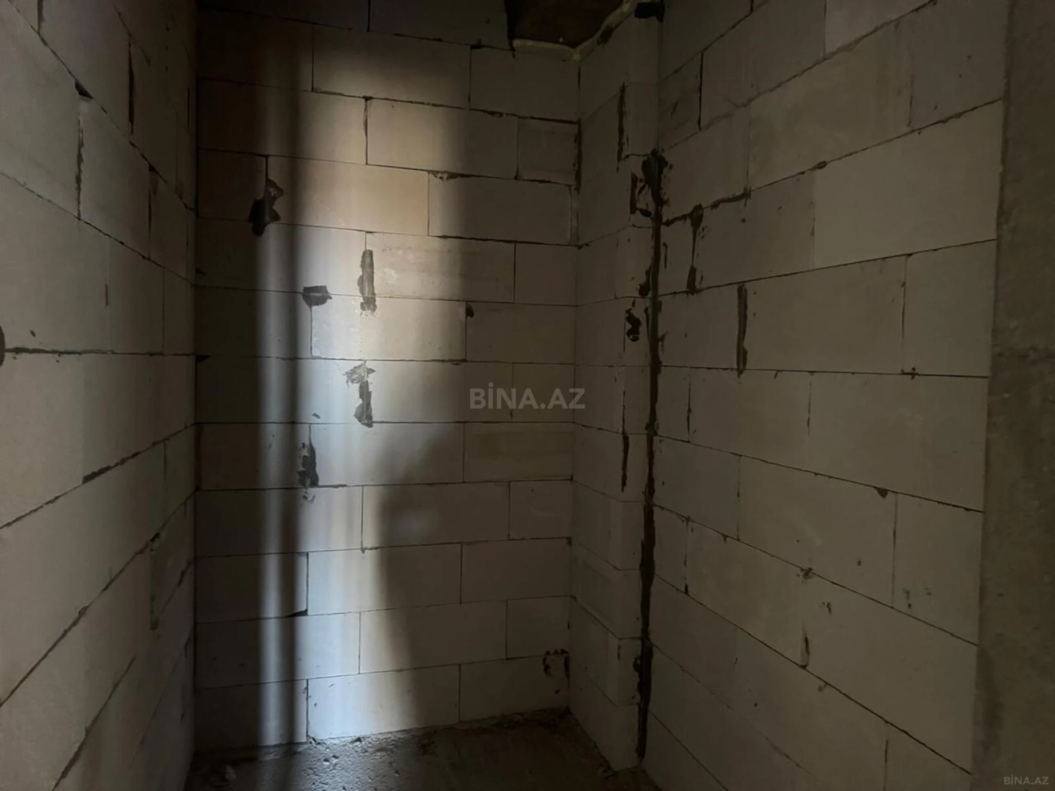 Satılır 4 otaqlı mənzil 186 m²