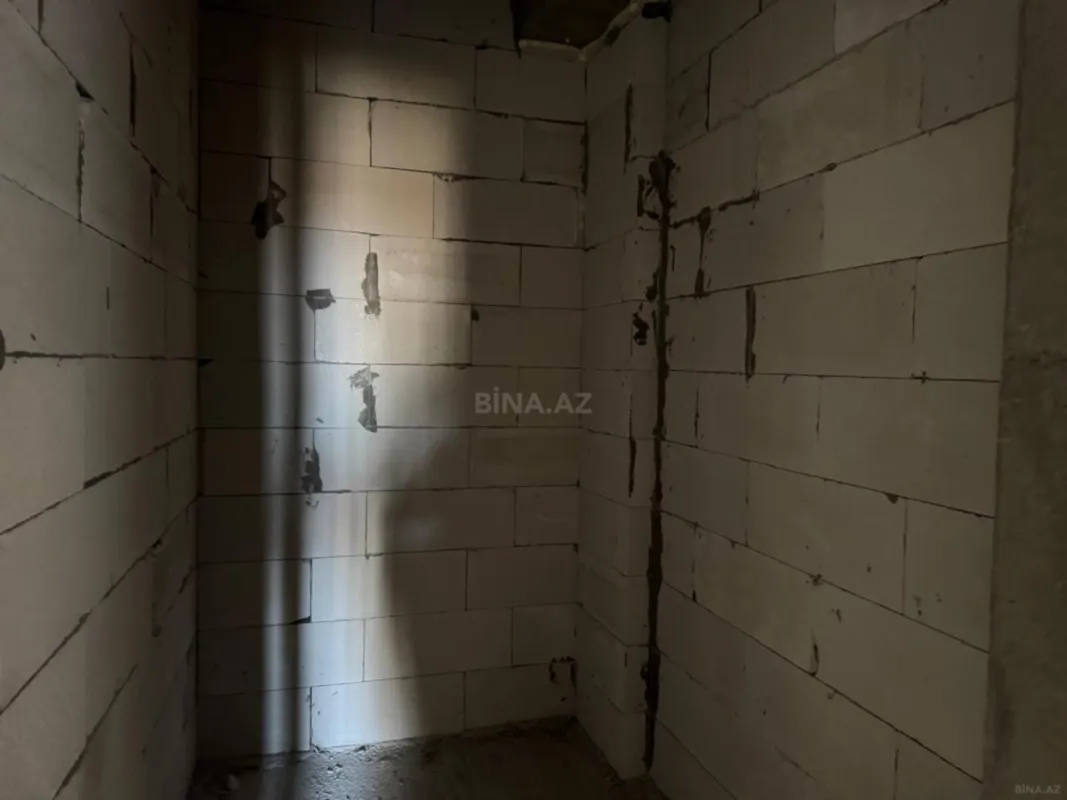 Satılır 4 otaqlı mənzil 186 m²