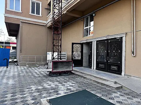 Satılır 4 otaqlı mənzil 186 m²