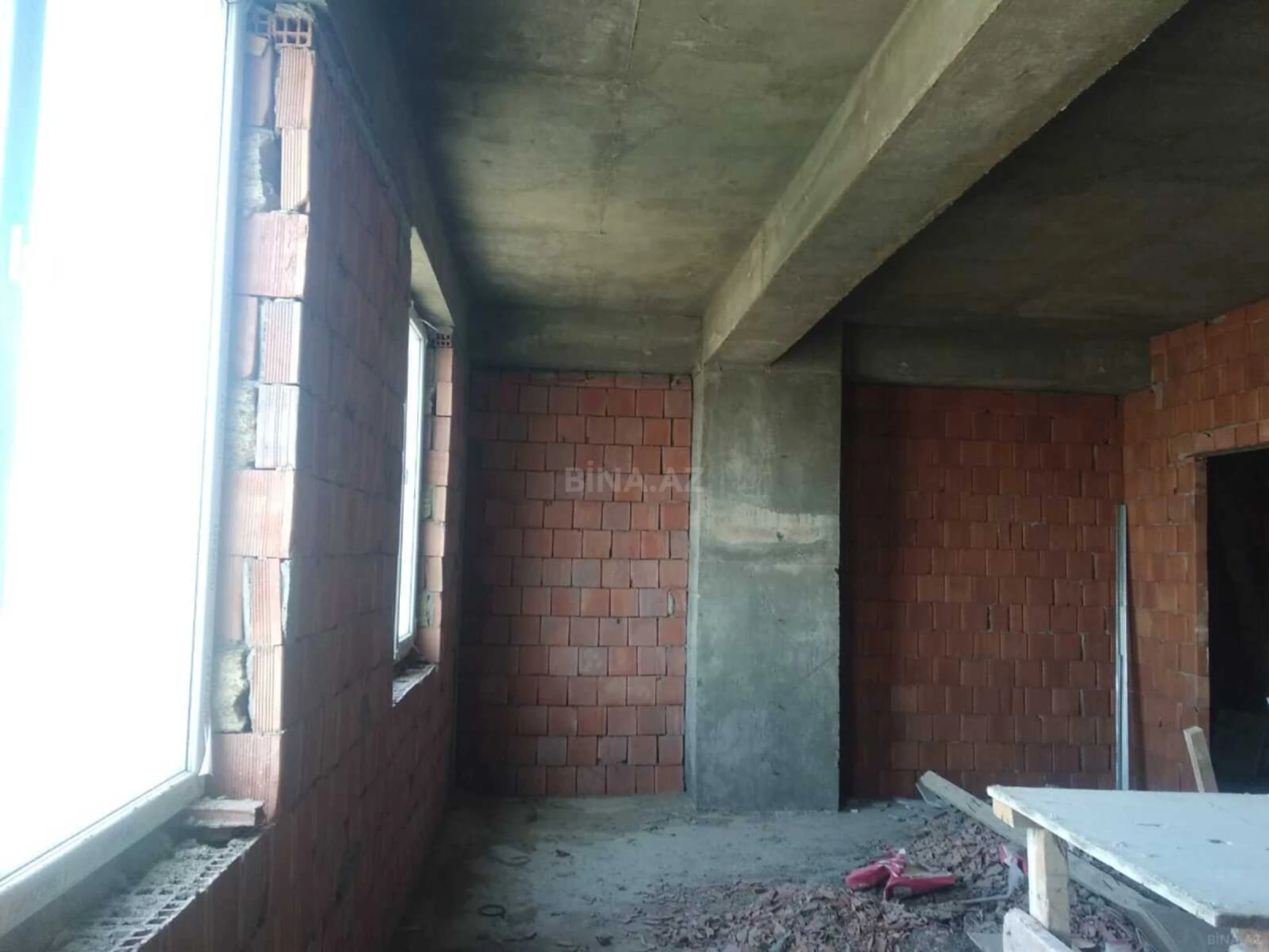 Satılır 4 otaqlı mənzil 186 m²