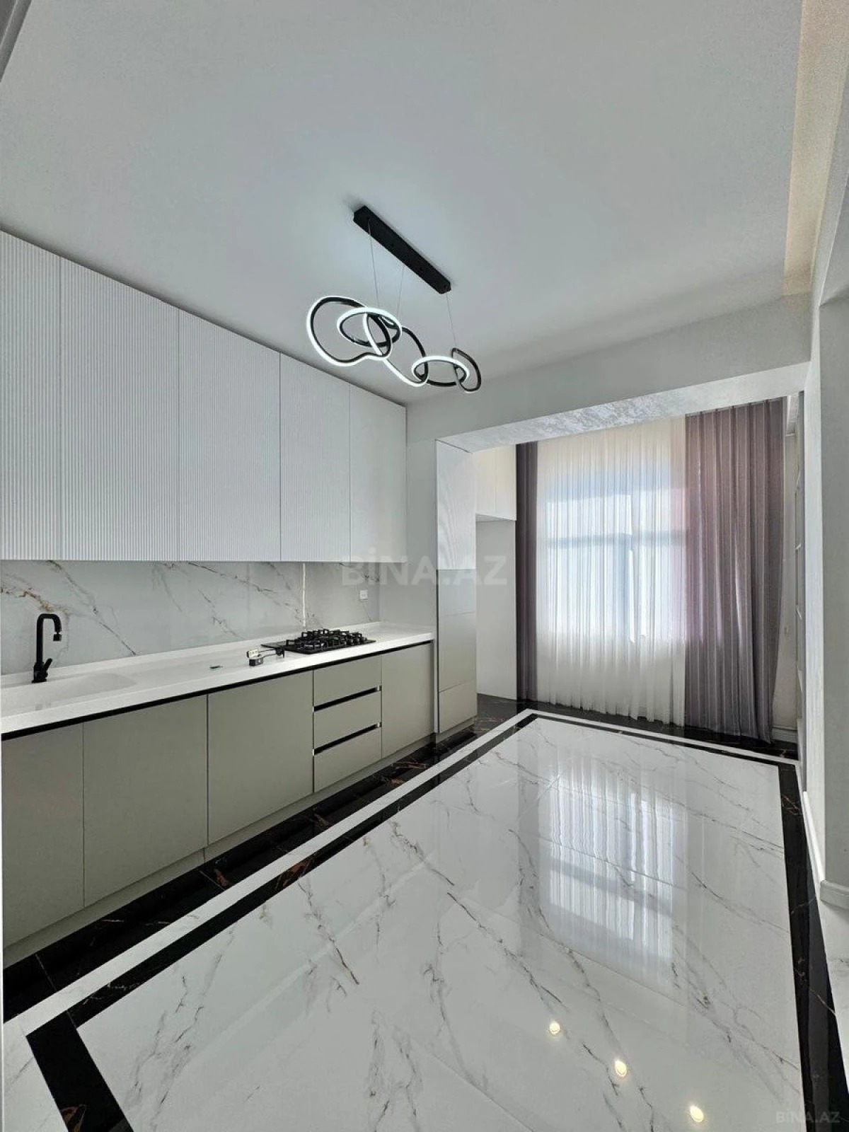 Satılır 3 otaqlı mənzil 101 m²