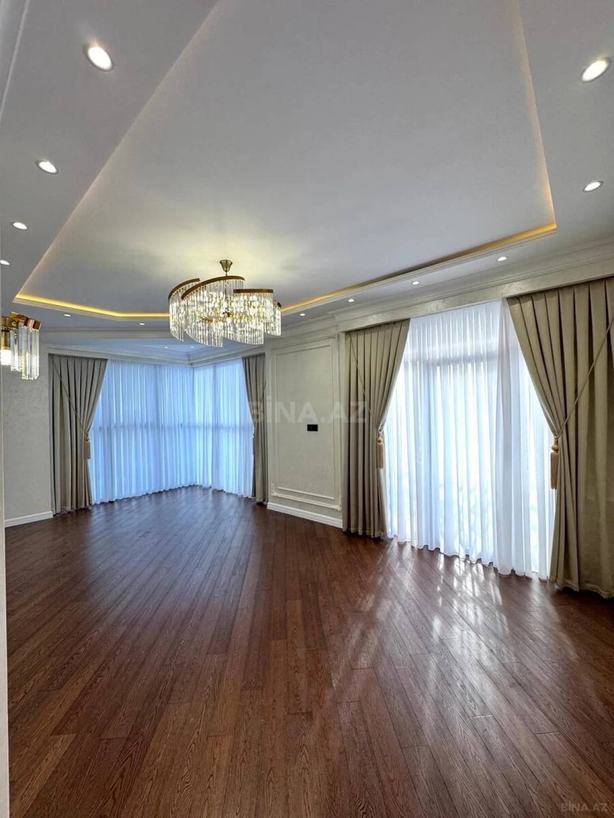Satılır 3 otaqlı mənzil 130 m²