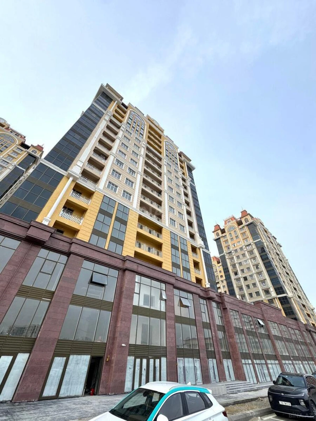 Satılır 3 otaqlı mənzil 130 m²