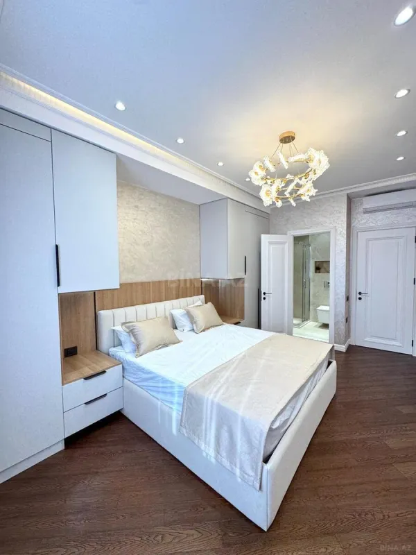 Satılır 3 otaqlı mənzil 130 m²