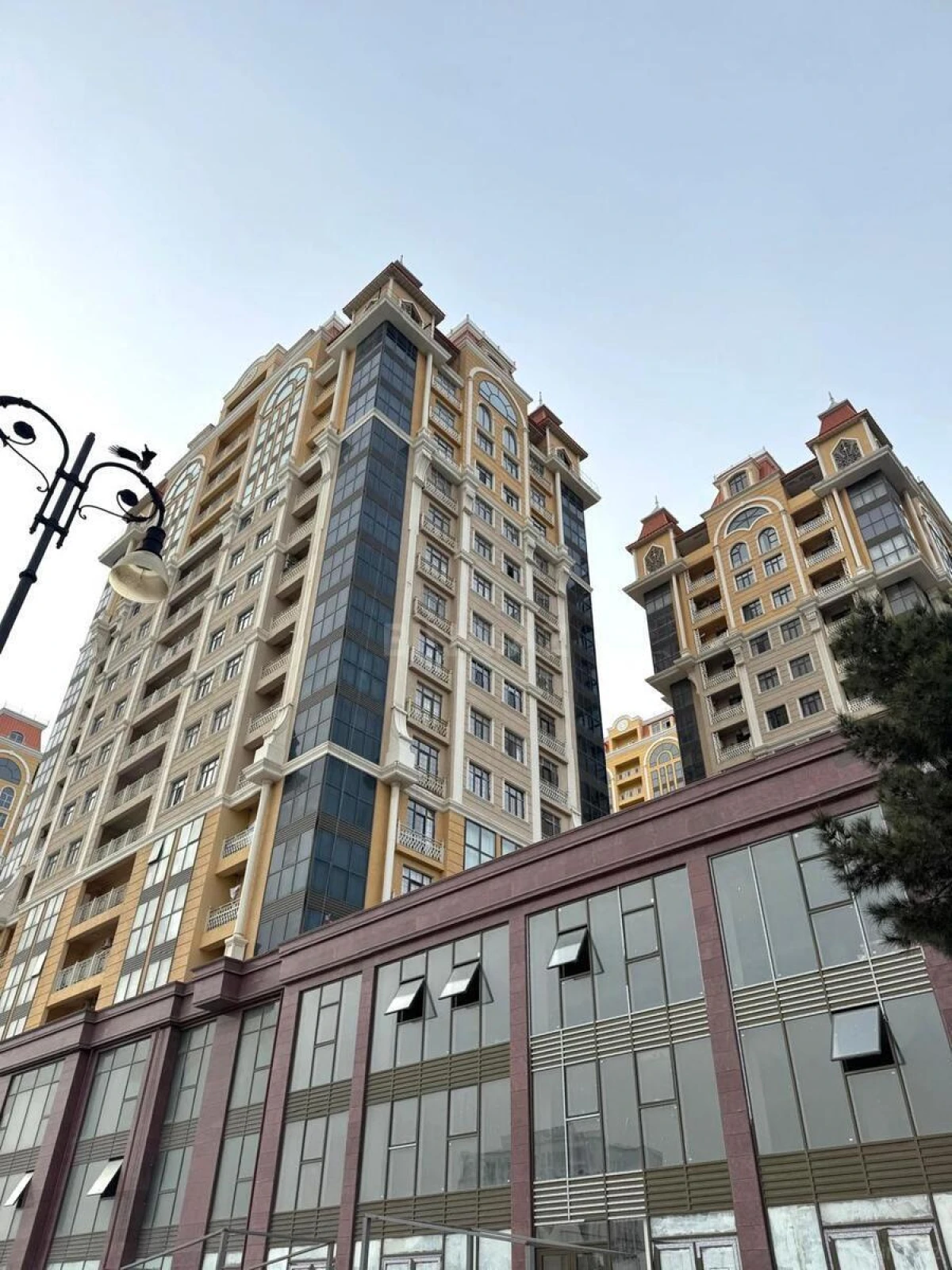 Satılır 3 otaqlı mənzil 130 m²