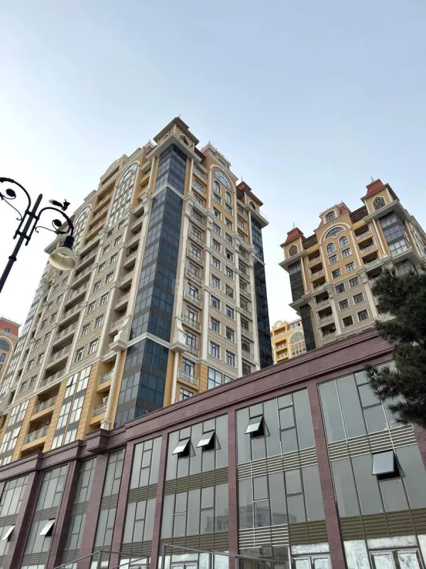 Satılır 3 otaqlı mənzil 130 m²