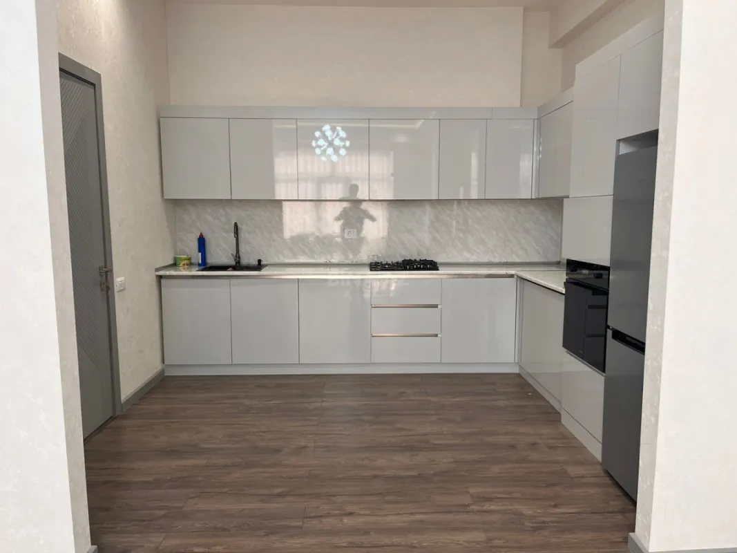 Kirayə verilir 2 otaqlı mənzil 82 m²