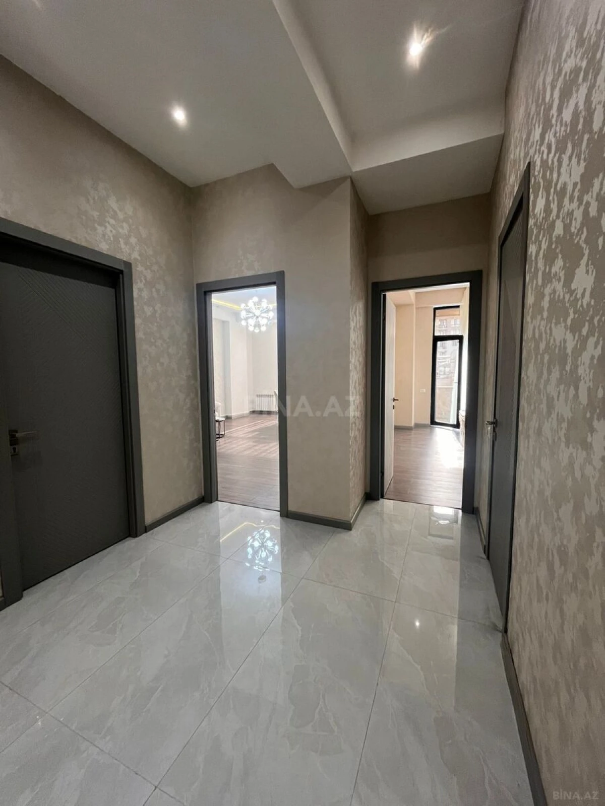 Kirayə verilir 2 otaqlı mənzil 82 m²
