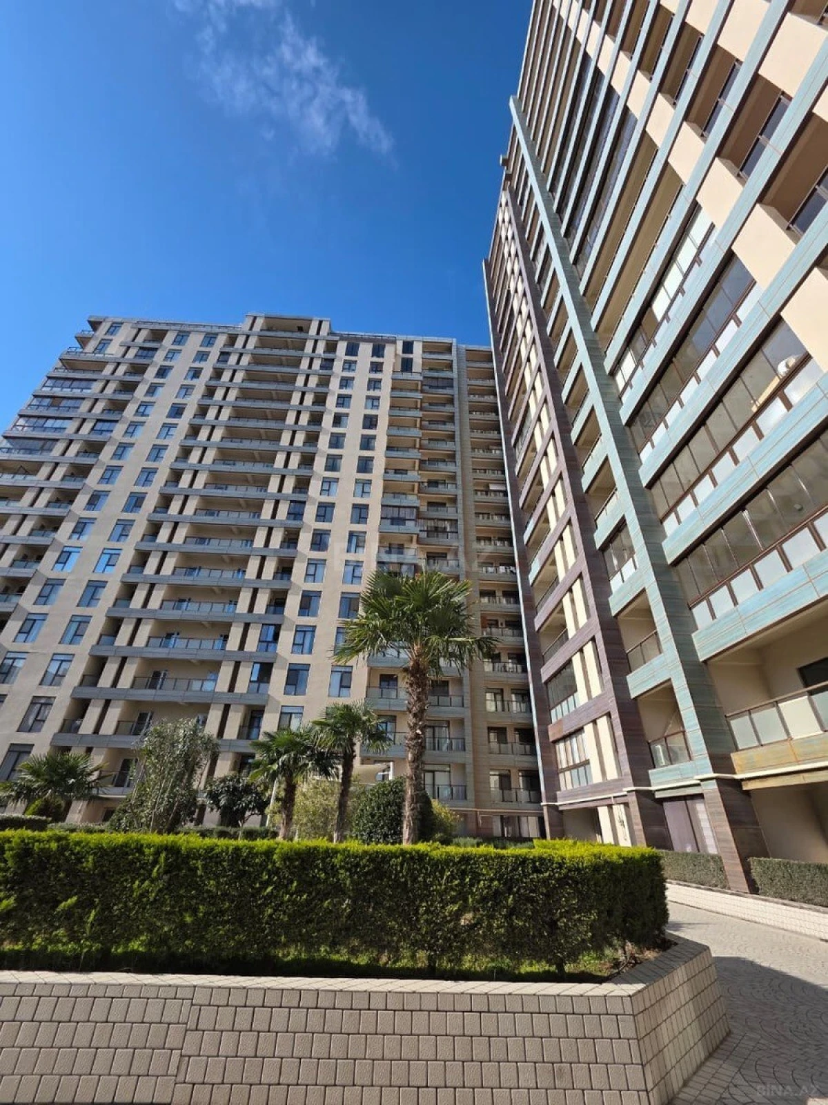 Satılır 5 otaqlı mənzil 340 m²