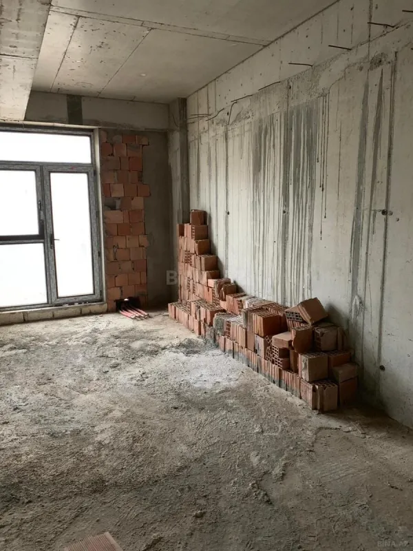 Satılır 5 otaqlı mənzil 340 m²