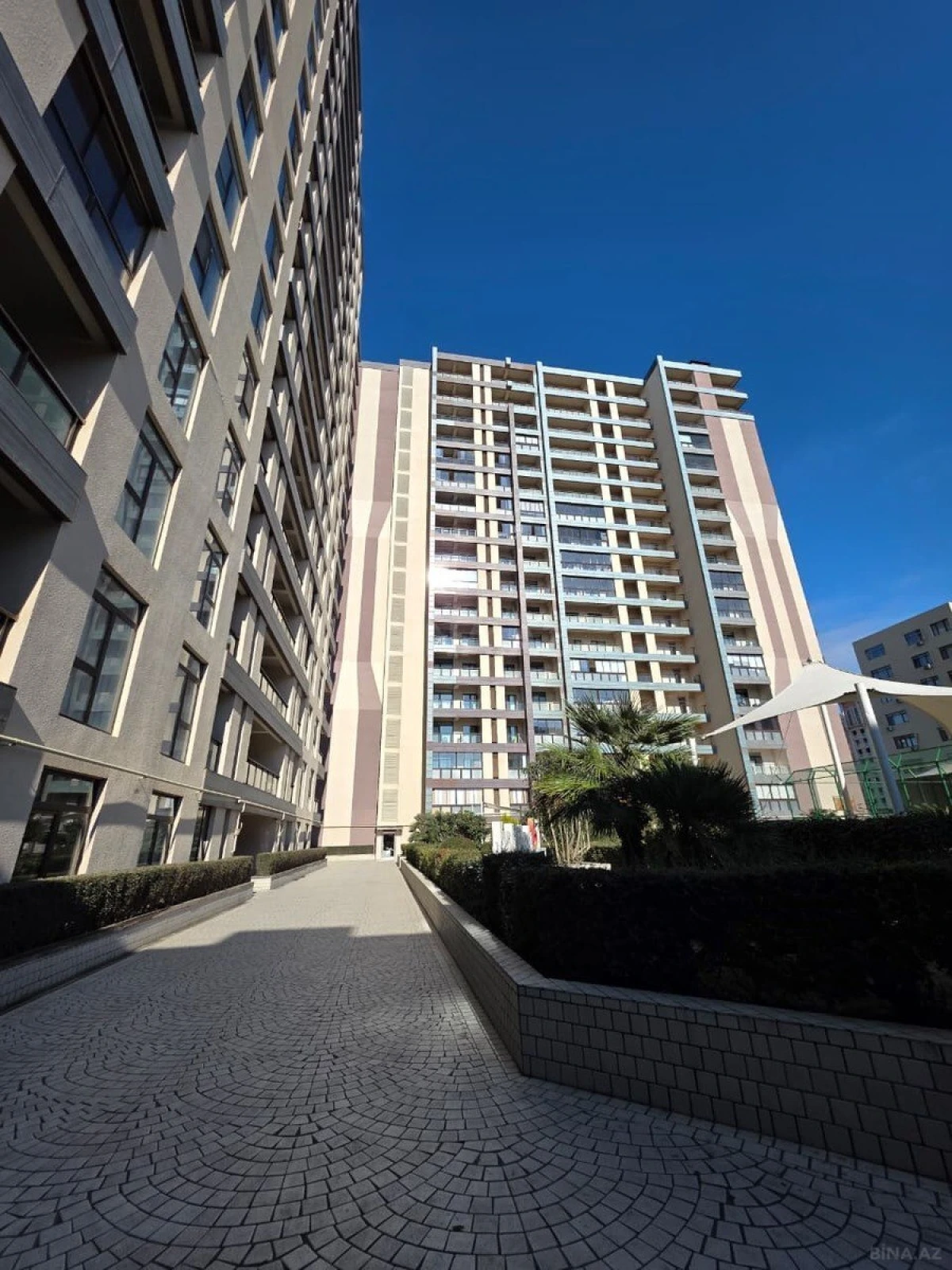 Satılır 5 otaqlı mənzil 340 m²