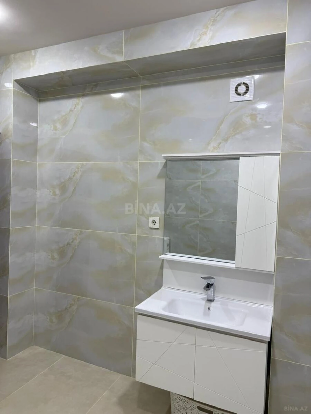 Kirayə verilir 2 otaqlı mənzil 80 m²