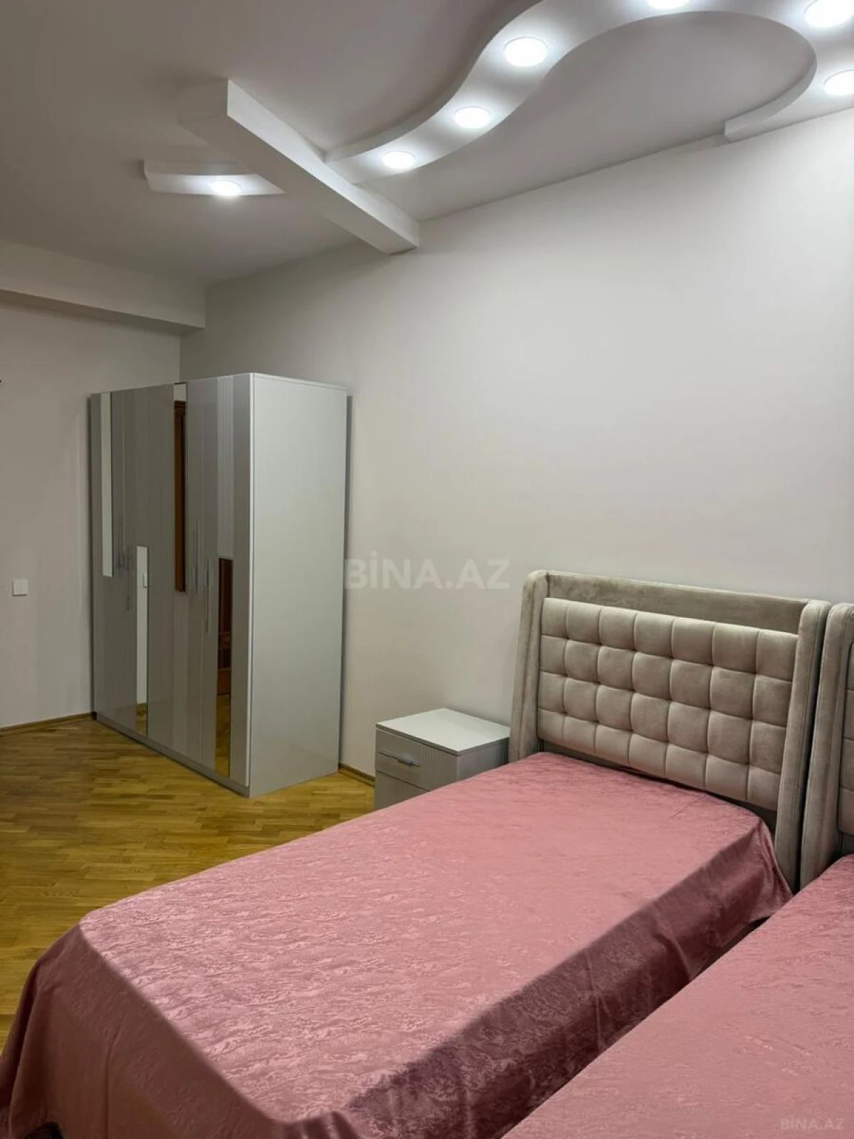 Kirayə verilir 2 otaqlı mənzil 80 m²
