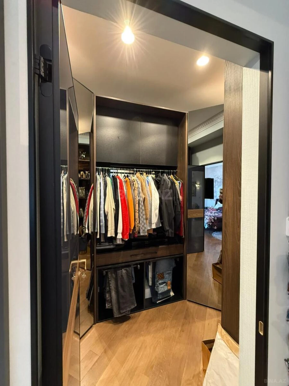 Satılır 5 otaqlı mənzil 231 m²