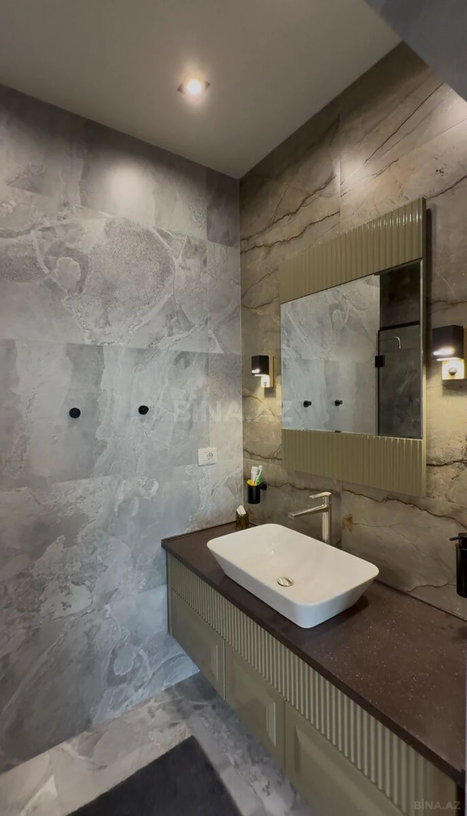 Satılır 5 otaqlı mənzil 231 m²