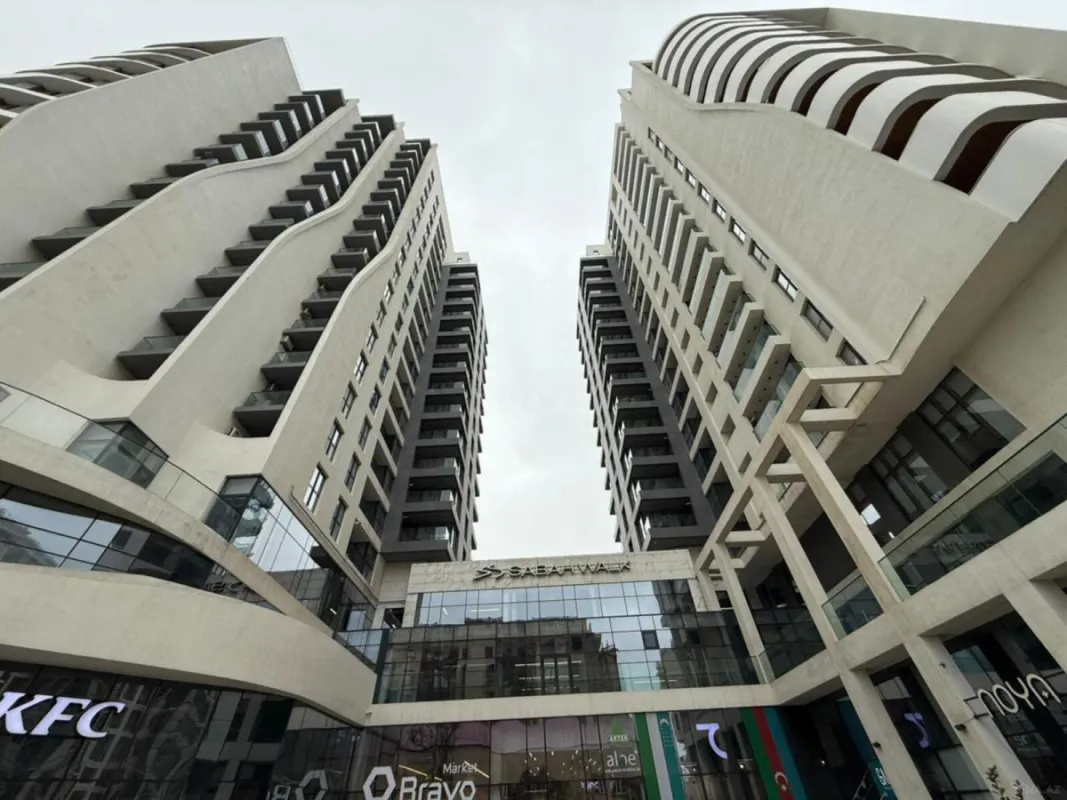 Satılır 5 otaqlı mənzil 231 m²