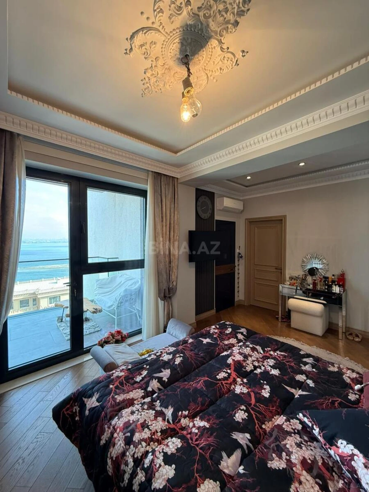 Satılır 5 otaqlı mənzil 231 m²